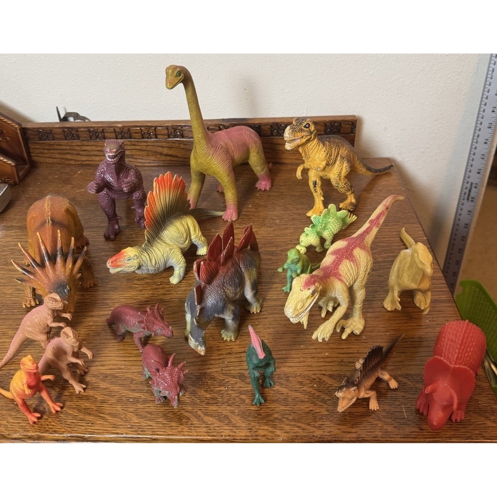 Lot of 18 Plastic Dinosaur Figures Toy Set Mixed Sizes Prehistoric Animals